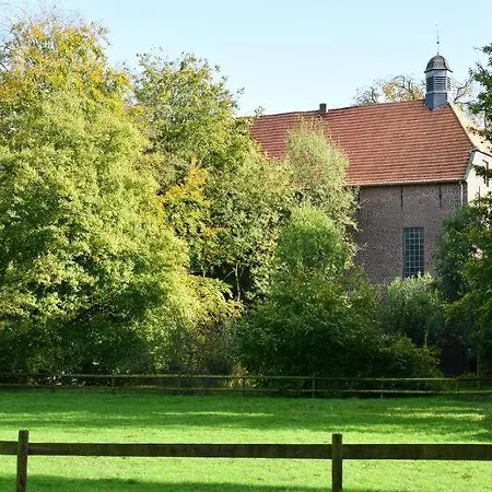 Ueber Den Daechern Im Alten Pastorat *